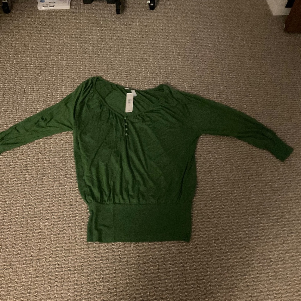 Pullover scoop neck top